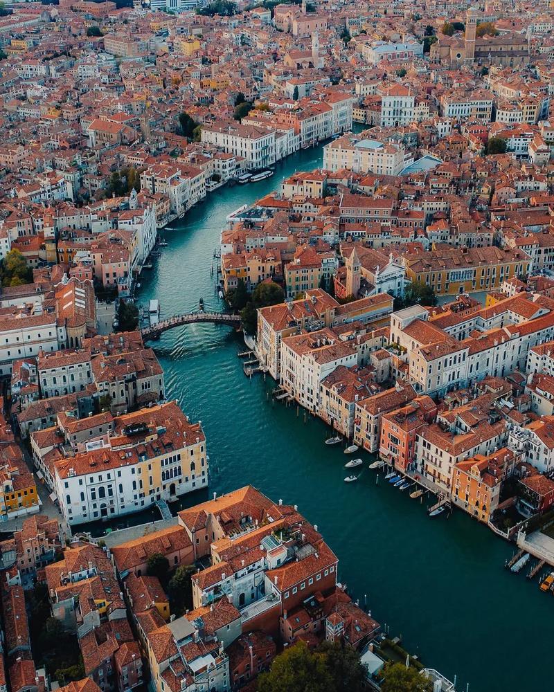 威尼斯的每条（威尼斯有多少条小河道）